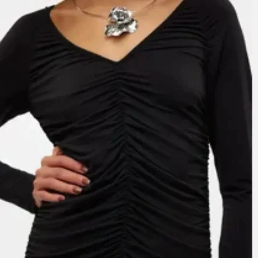 NWT AWARE VERO MODA Black City Chic Rouched Long Sleeve V Neck Blouse Women’s XL